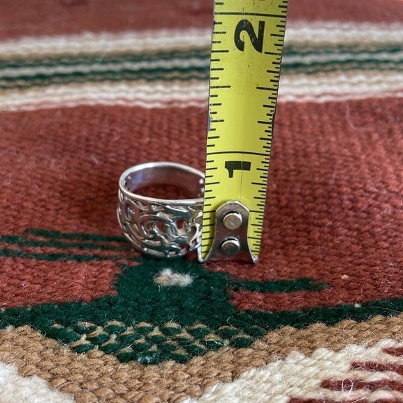 Silver CutOut Design Ring - Picture 3 of 4